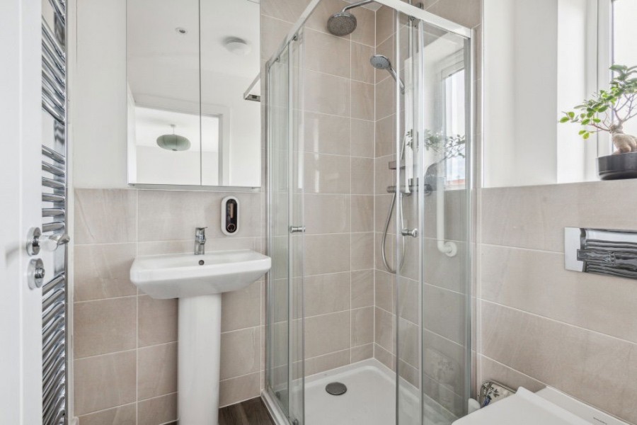 Images for Six Acres, Warborough