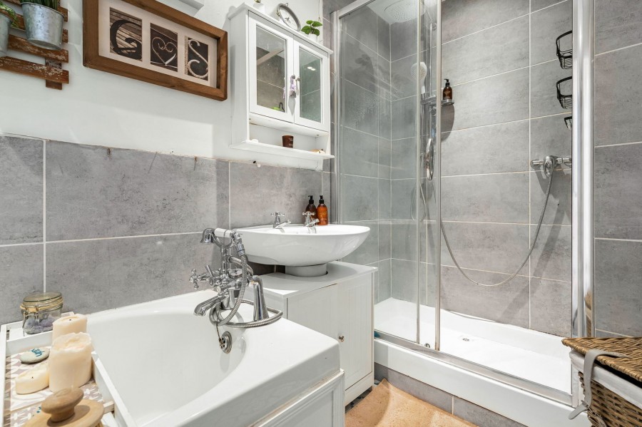 Images for Weller Close, Berrick Salome