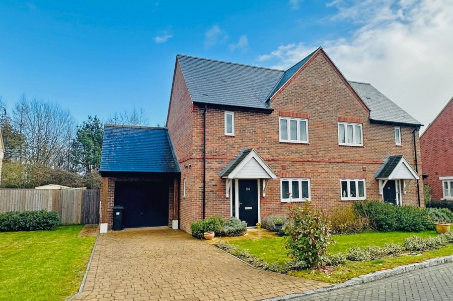 Images for Six Acres, Warborough, Oxfordshire, OX10 7BS