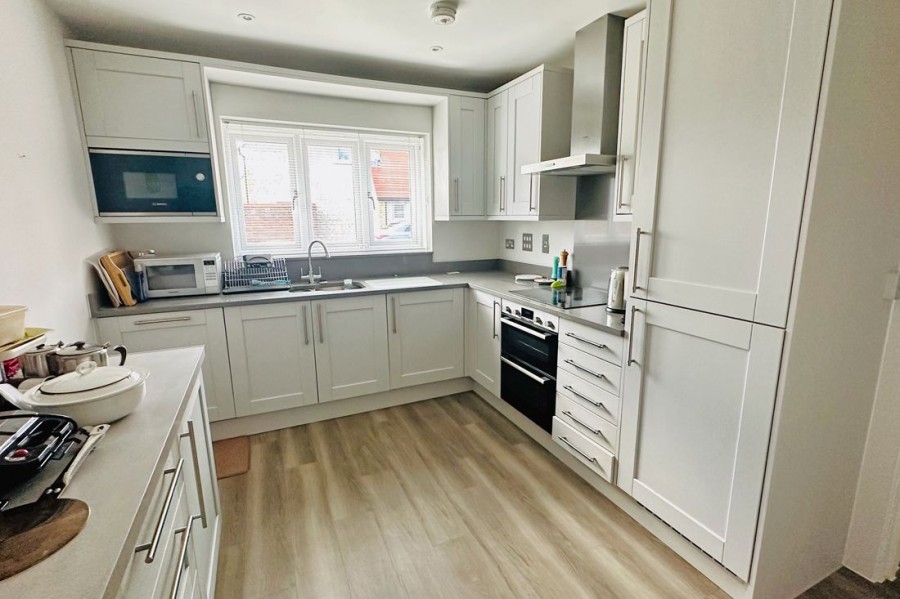 Images for Six Acres, Warborough, Oxfordshire, OX10 7BS