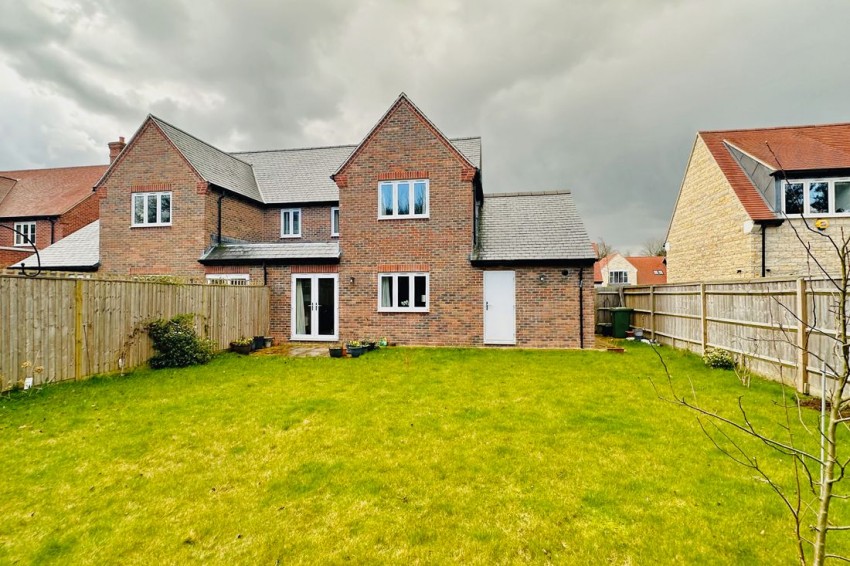 Images for Six Acres, Warborough, Oxfordshire, OX10 7BS