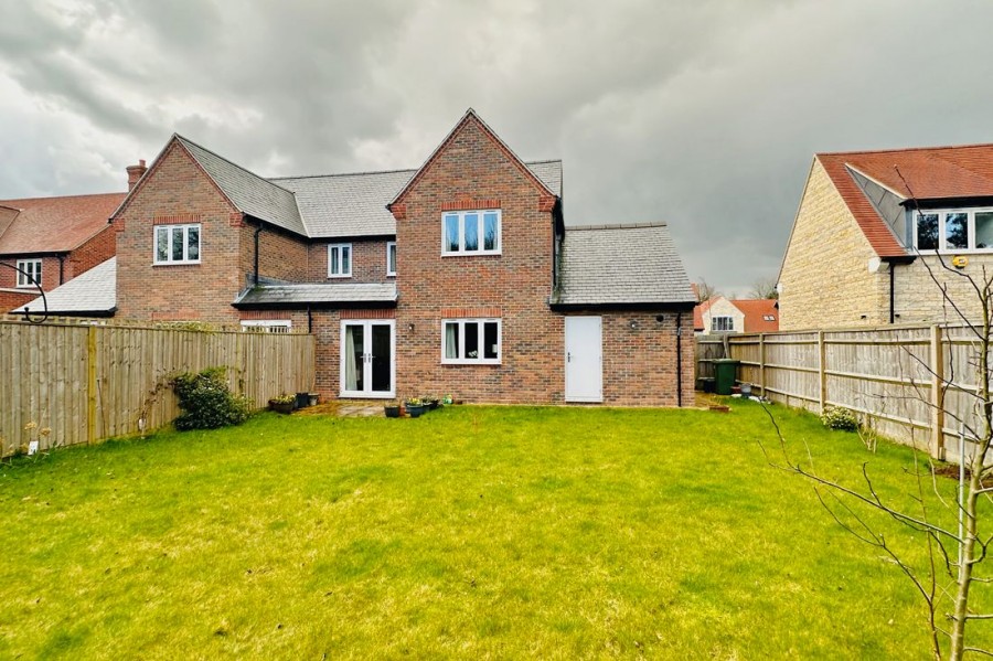 Images for Six Acres, Warborough, Oxfordshire, OX10 7BS