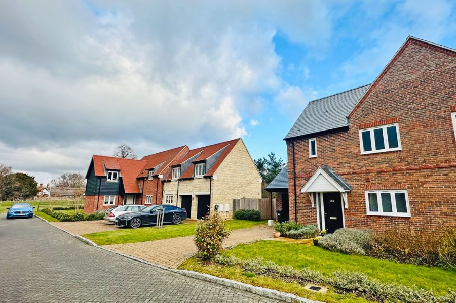 Images for Six Acres, Warborough, Oxfordshire, OX10 7BS