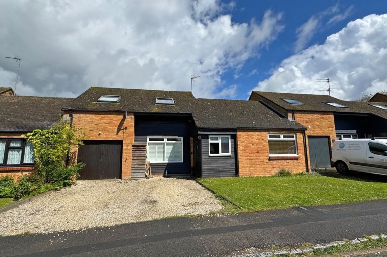 View Full Details for West Chiltern, Woodcote, RG8 0SG